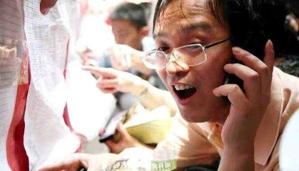 坠楼女生哥哥回应父亲不懂物理原理冒死相接,起因缘于培训班?