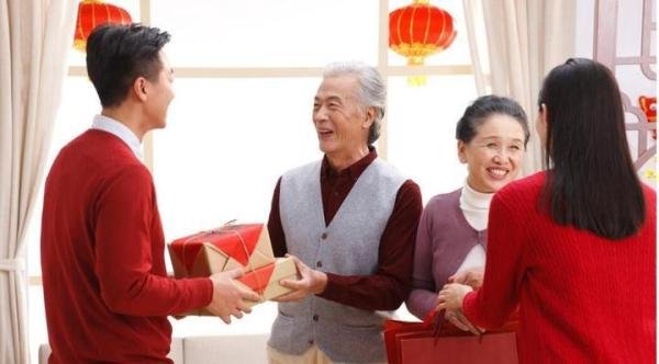 实在小伙的酒桌奇遇记:河南男子去女友家拜年喝断片！