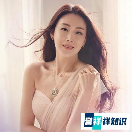 韩国又一女神级女星老公爆出丑闻,疑似牛郎出身,出轨被拍