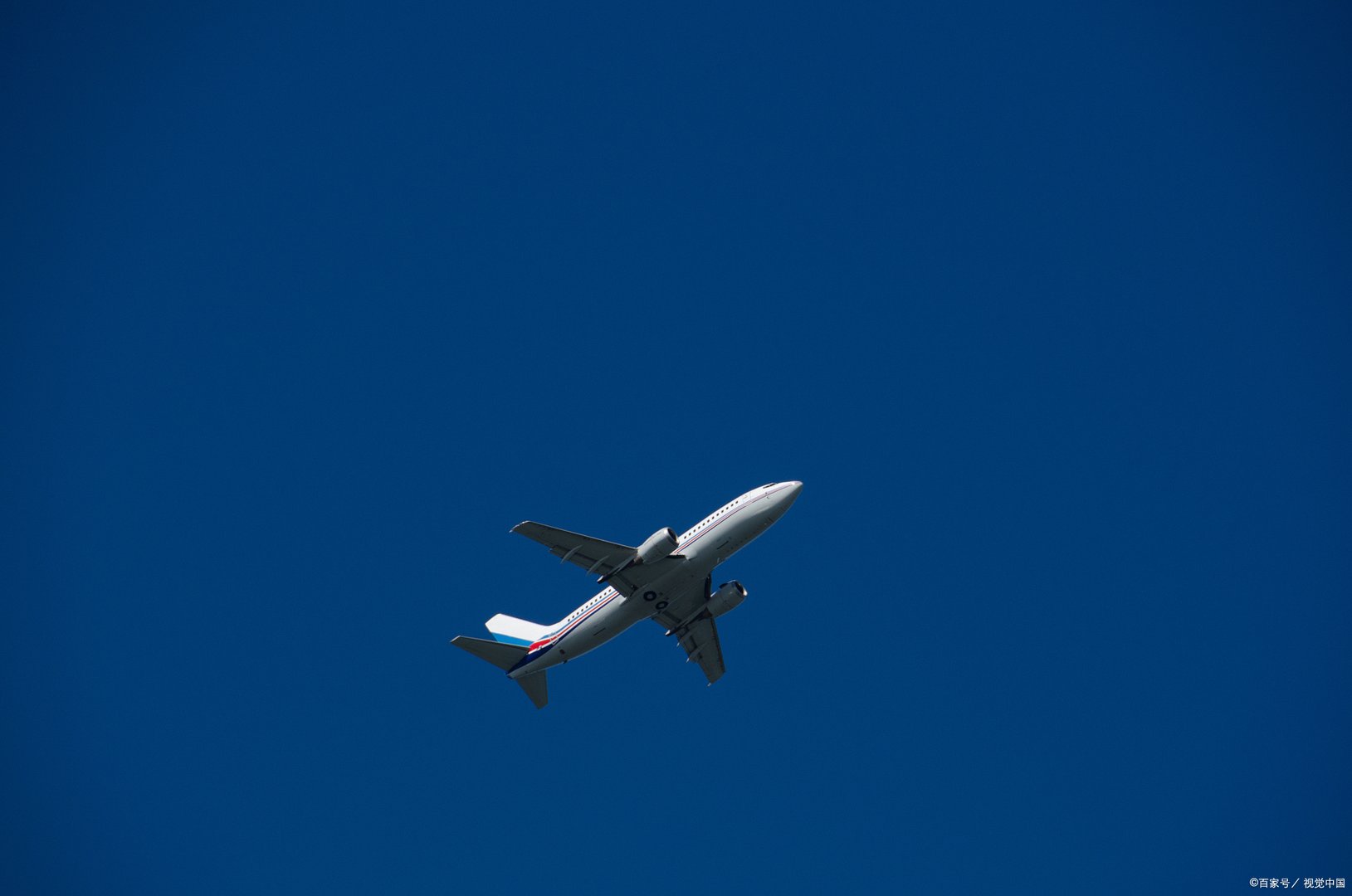 东航空难搜救现场家属呼喊“接你回家” ,你对这一幕有何感触?