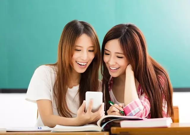 孟美岐、宋妍霏晒闺蜜出游拍照指南，你和闺蜜出行都会去哪里？