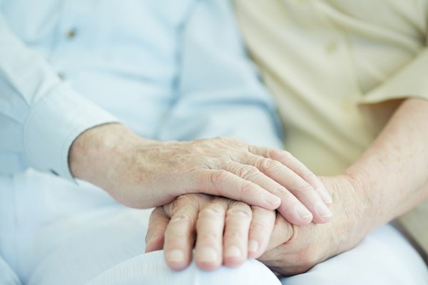砀山县一位76岁老人为亡妻销户时崩溃大哭,这是真爱吗?