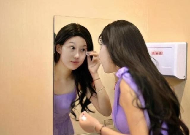 未老先衰,19岁少女花费百万高仿刘亦菲,你怎么看?
