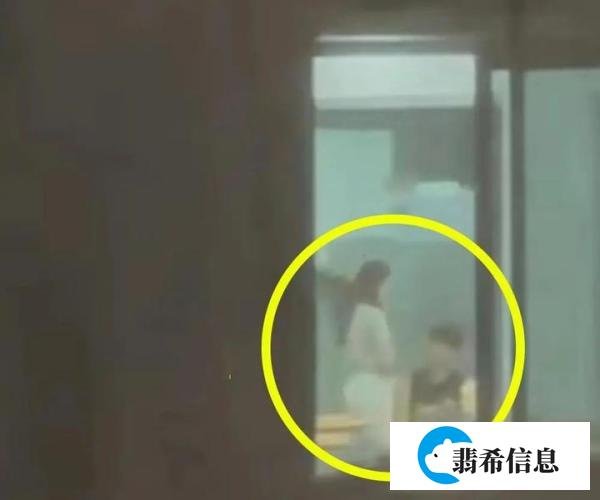 四川某大学情侣教室“为爱鼓掌”遭围观，不雅视频疯传：就不能去开个房吗？