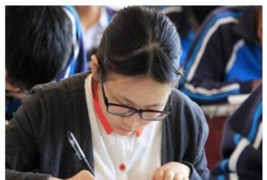 广州16岁女孩成绩优秀，扬言懒得考清华北大，她最终考了多少分？