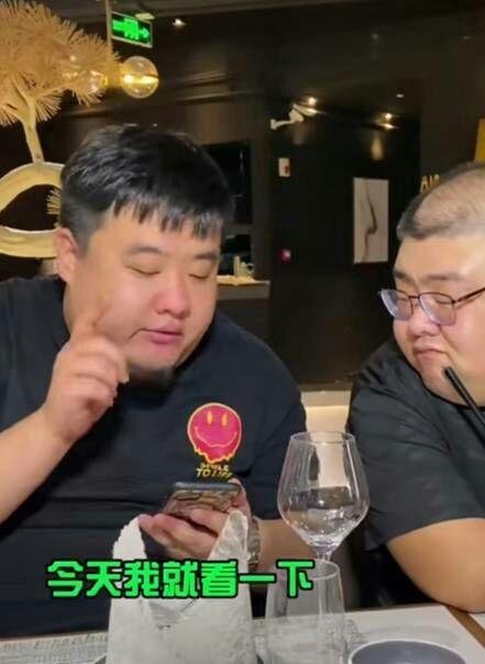 千万网红吃播博主“泡泡龙”去世,年仅29岁,曾长期暴饮暴食
