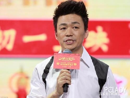 网曝王宝强母亲因患脑癌去世，王宝强痛哭流涕需要人扶。后来如何？