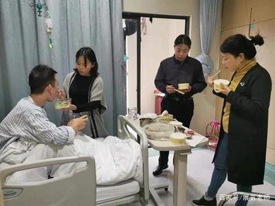 错换人生28年小伙生母撤诉，一番周折后为何最终选择撤诉？