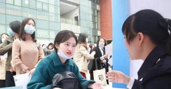 名校硕博热衷中小学教师岗，引发众人热议，这是在人才浪费吗？