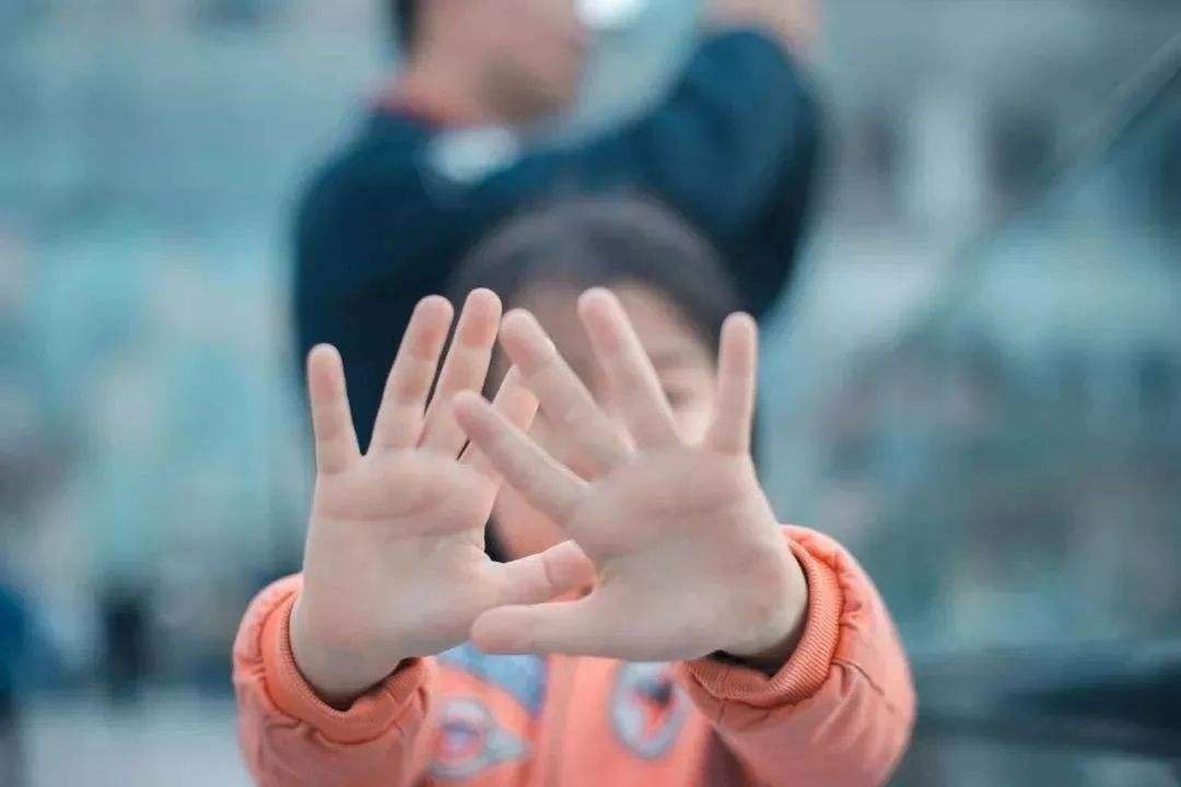 孙子没完成作业奶奶揍儿子，对此你有何看法？