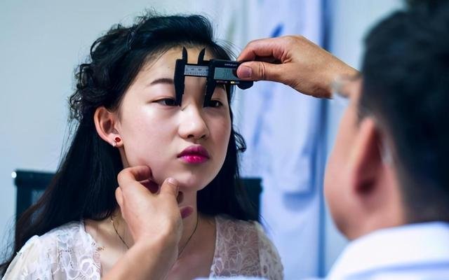 未老先衰,19岁少女花费百万高仿刘亦菲,你怎么看?