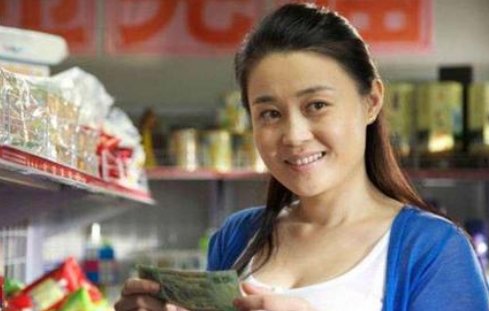 乡村爱情超市整理东西露胸的是哪一部，哪一集