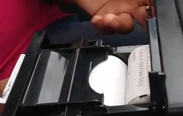 出租车计价器打印纸怎么换？