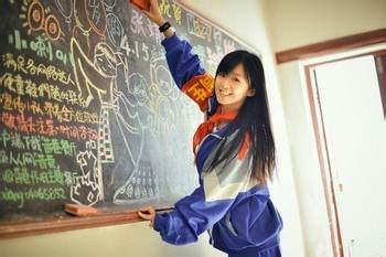 2013.08.16 《天天向上》上面出现的所有大学女神的名字给我。 少一个都不行，赏你十分。