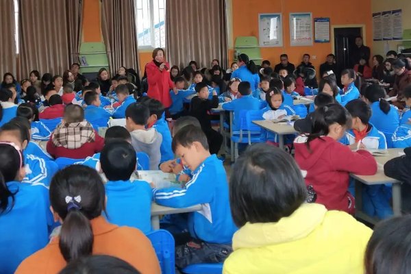 虎口拔牙什么意思