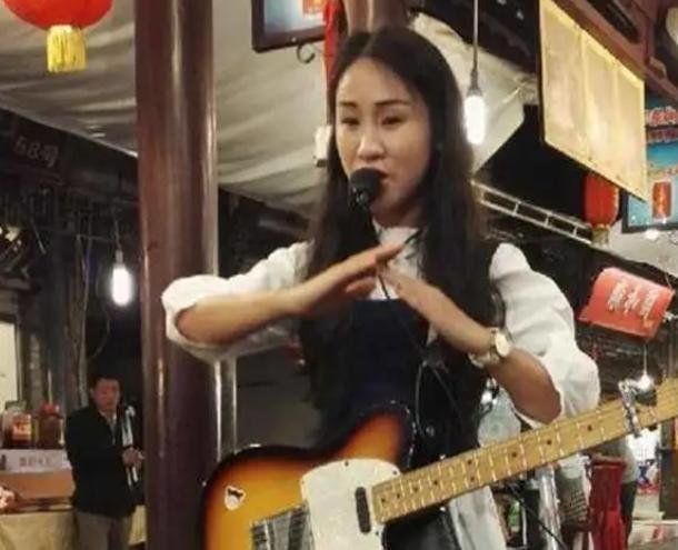 汶川地震女子为救丈夫失去双腿却反遭丈夫无情抛弃,如今怎样?