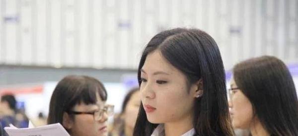 名校硕博热衷中小学教师岗，引发众人热议，这是在人才浪费吗？
