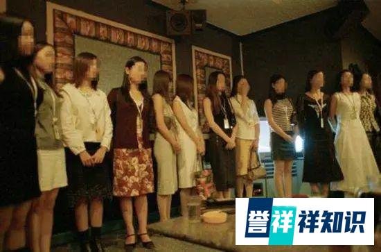 效益不好,经理训斥KTV公主:“都不让客人摸,还怎么赚钱?”