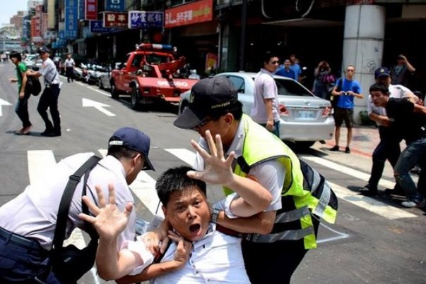 山西撞倒持刀伤人嫌犯司机发声，都说了什么？你如何看待他当时的举动？