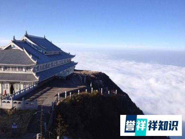 春节去峨眉山过年，山顶住宿费用太贵且一房难求，你要如何选择