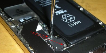 iphone4s怎么把电板拿出来充电