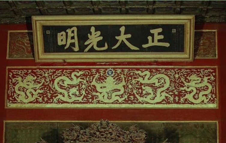 十五的月亮打一成语