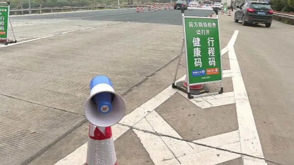 江苏连云港男子运送4500万尾鱼苗被拒下高速,造成的损失该谁承担?