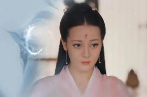 迪丽热巴新剧《与君初相识》九尾造型与三生三世相比,哪个造型更加惊艳呢?