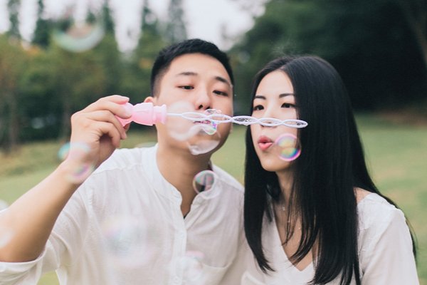 男友太帅,喜欢他的女孩太多,我该如何击败情敌?