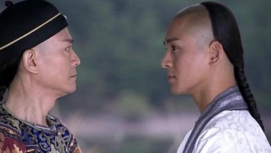 金庸的那个《书剑恩仇录》中乾隆和陈家洛还有那个福康安是什么关系啊？