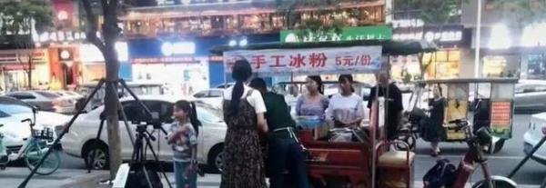 千万富翁破产卖冰粉，9岁女儿让人心酸