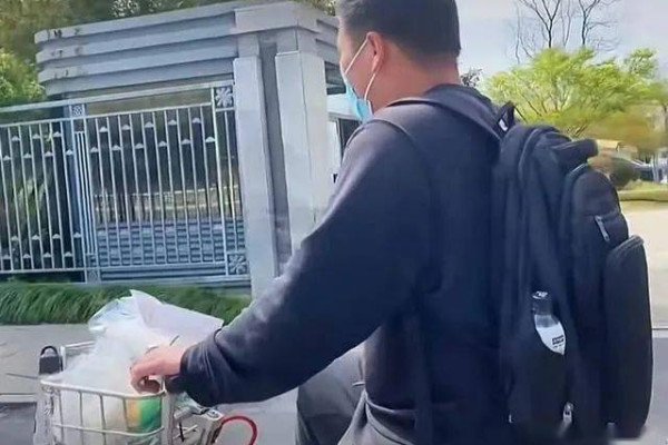 “有人等着看笑话”，浙大送外卖博士再发声，背后折射出了哪些社会问题？