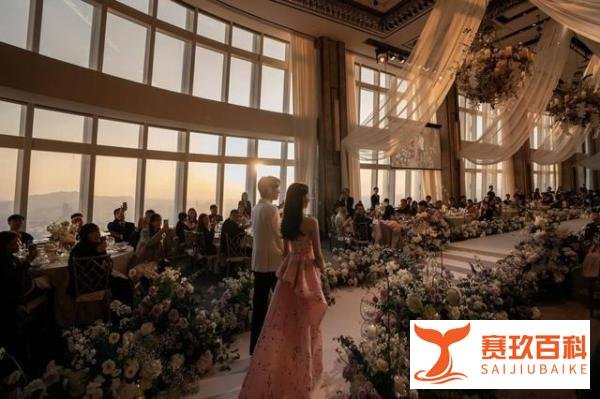 李相烨与圈外女友举行婚礼,笑得嘴都要裂了,晒婚纱照分享感言