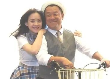 曾宝仪透露已2年多没见曾志伟,为何明星家庭聚少离多?