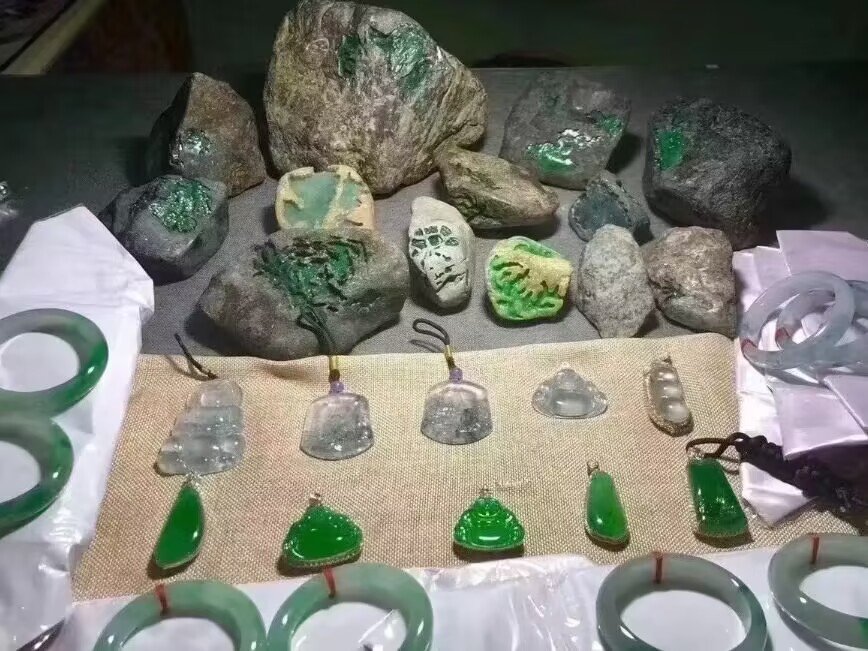 缅甸翡翠原石在哪里挖