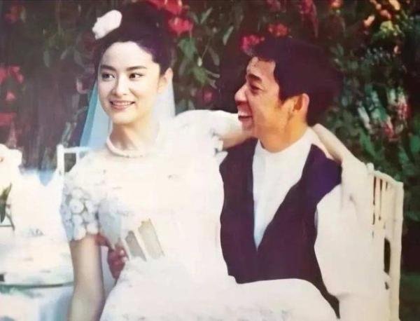 林青霞回应婚变传闻 称老公邢李?是她心中的巨人