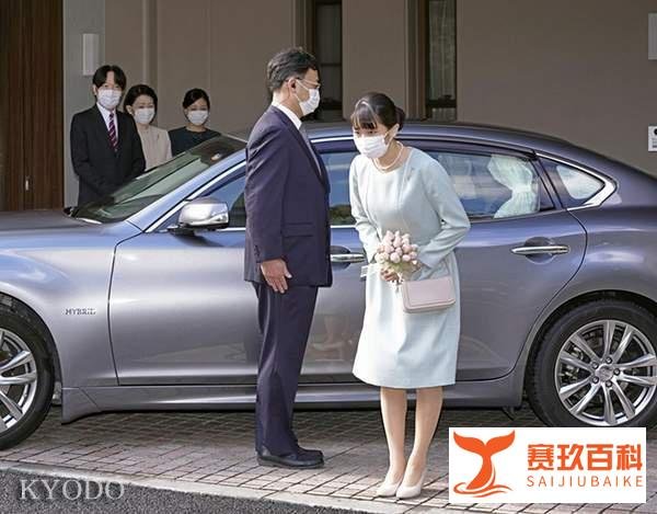 真子公主今日出嫁，秋筱宫亲自送别，日本皇室仅剩17人，5男12女