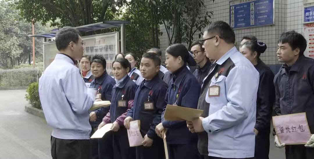有城市将发春节留岗红包，每天100元，你会选择留岗吗？