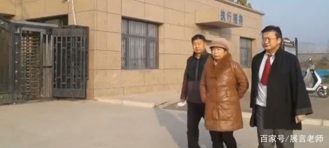 错换人生28年小伙生母撤诉，一番周折后为何最终选择撤诉？