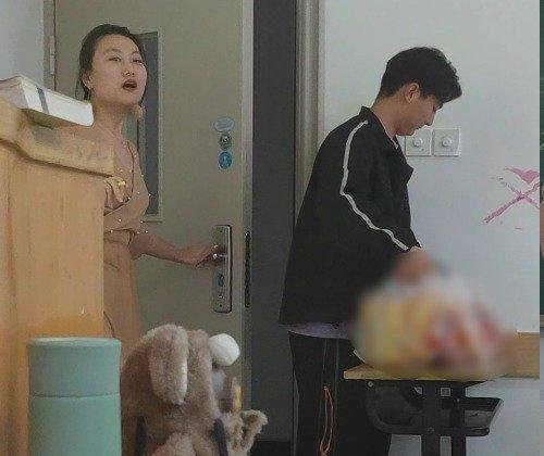 新婚老师课上发奶茶查出逃课学生