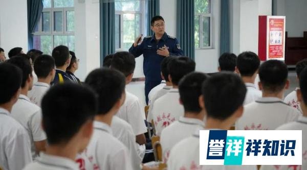 空军招飞局北京选拔中心在沧州英华校园开展2024年招飞宣传活动