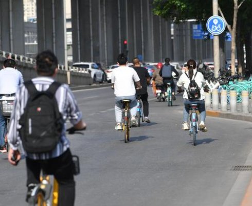 北京地铁公交出行受限，大量市民今早骑行上班，骑行上班有何益处？