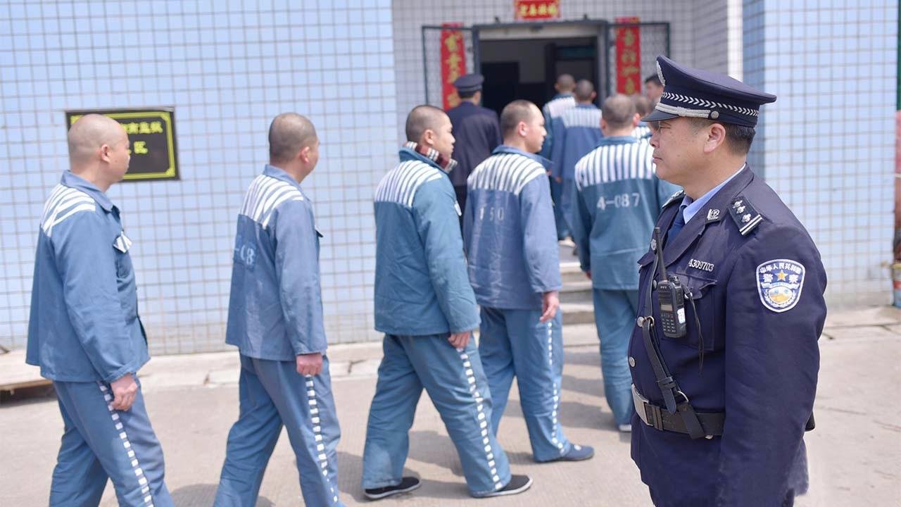 监狱在执行注射死刑前,为什么要给犯人手臂酒精消毒?