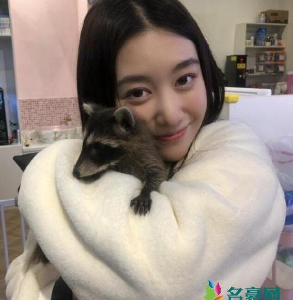 王太利女儿要出道 五官清秀和爸爸长得非常相似