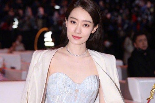 经纪人问张小斐是不是胖了引众议，大碗娱乐也玩上自我营销了吗？