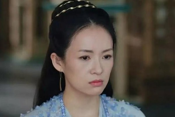 章子怡《上阳赋》古装剧穿运动鞋拍,穿帮太明显,为何剧组还要向她道歉?