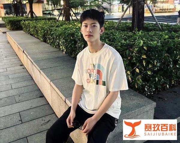 网红石佳明被砍断手近况:凶手花70万保释,和石佳明视频脸有泪痕