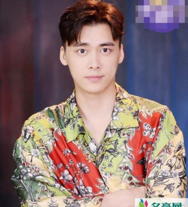 李易峰谈理想型女朋友 十个字表达了对另一半的想法