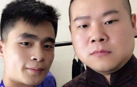 助理冲冲给岳云鹏送了一份礼物,他当时有何反应?