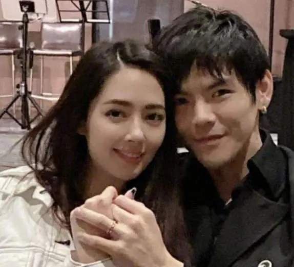 向太在采访时称郭碧婷答应生三胎，她为什么如此强势干预儿子的生活？